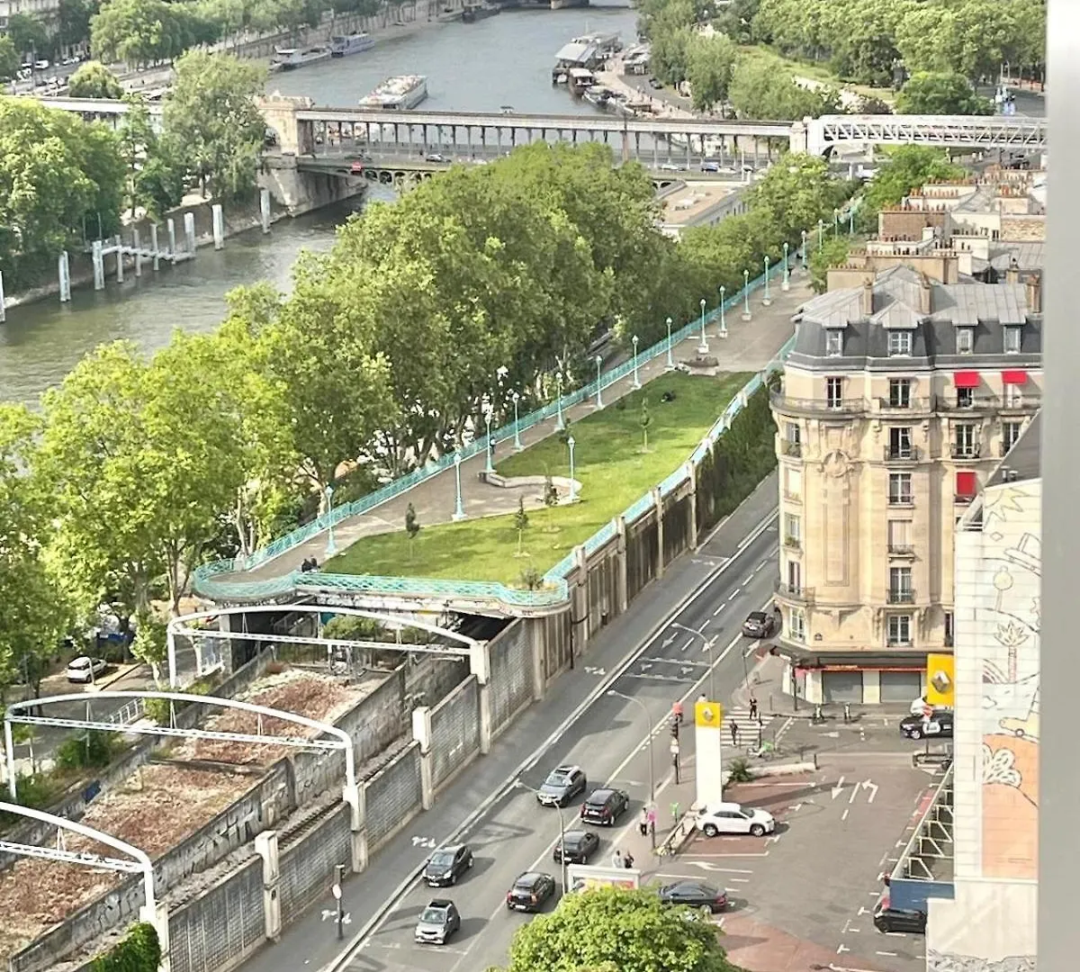 Unique Luxury Parisian Panorama High-rise By The Eiffel Tower