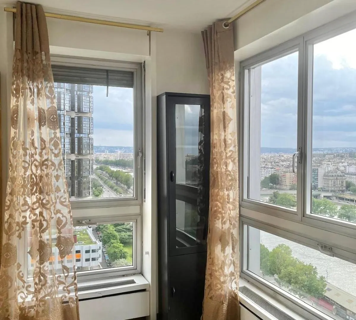 Unique Luxury Parisian Panorama High-rise By The Eiffel Tower Paris